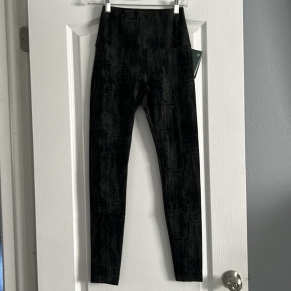 Hi Waisted Fashion leggings black & grey print Lysse XS. 29’ inseam. - Picture 3 of 9